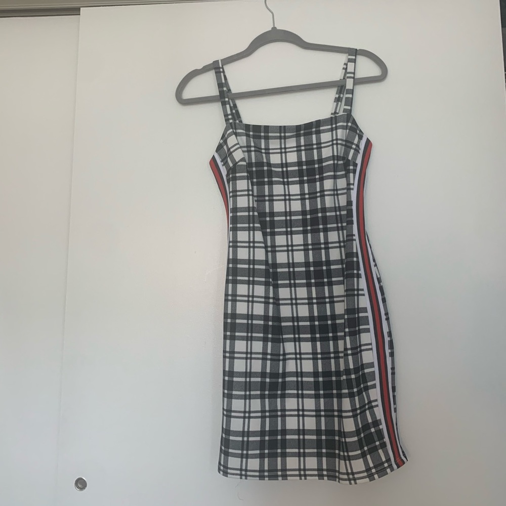 Sunset + spring gingham dress